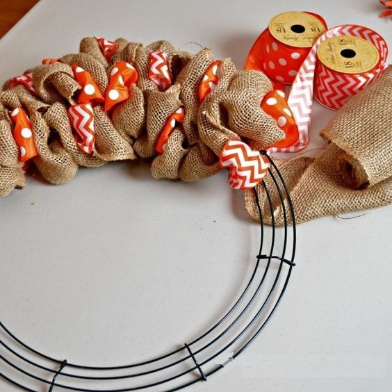 венок из мешковины