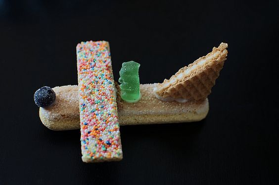 съедобный самолет из продуктов