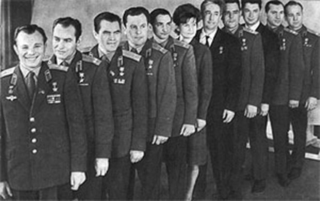 Отряд космонавтов 1960. Картинки первых космонавтов. Картинки первых космонавтов. Картинки первых космонавтов. Первый отряд космонавтов.