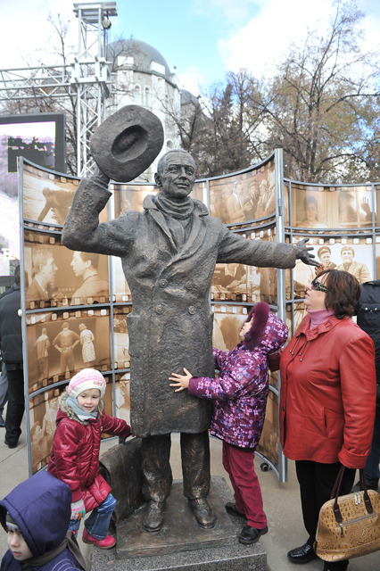 Памятник Юрию Деточкину. Пикабу