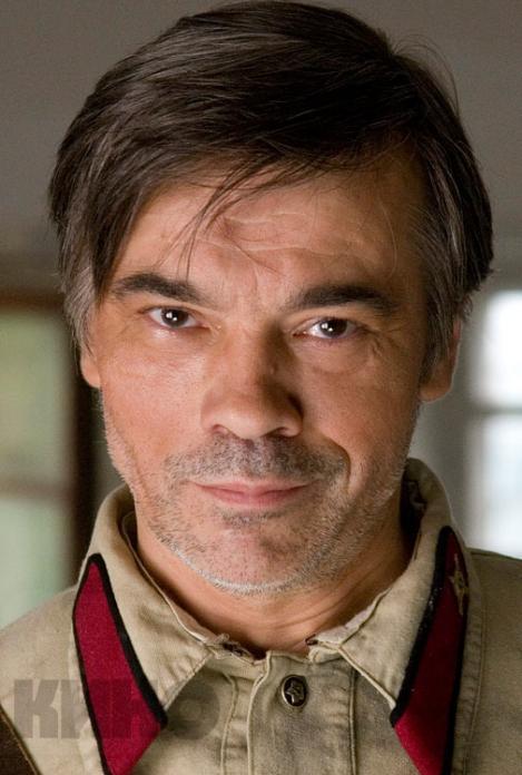Актер исполняющий роли без слов. Актер исполняющий роли без слов